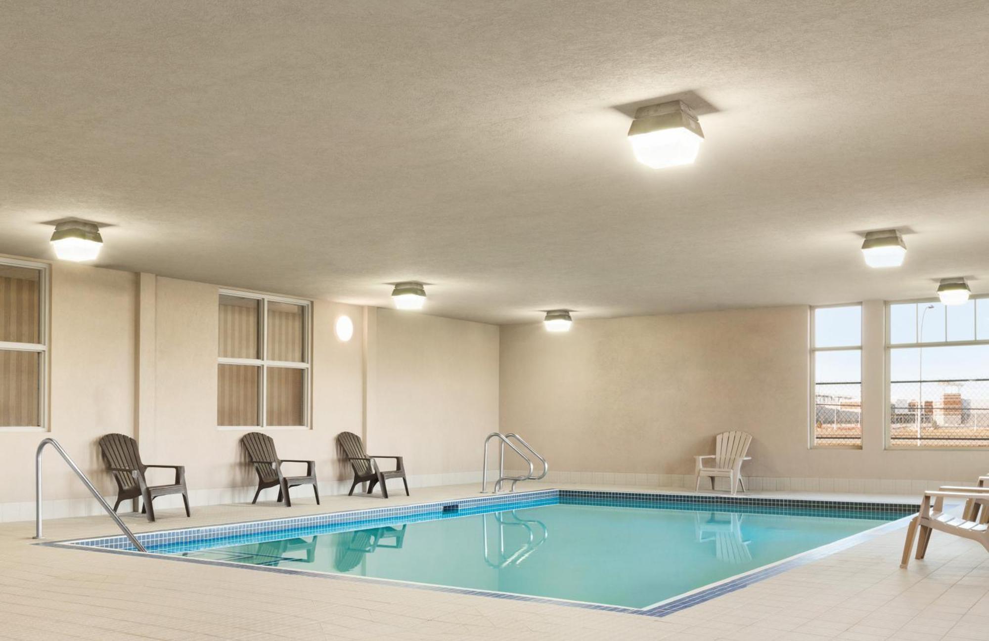 Days Inn & Suites By Wyndham Edmonton Airport Leduc Exterior foto